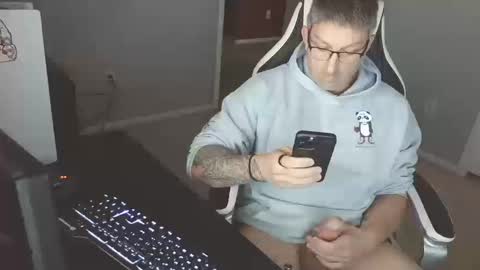 Snapshot of newevo chatting on October 11, 2025, 7:45 pm newevo online show from October 11, 2025, 7:45 pm