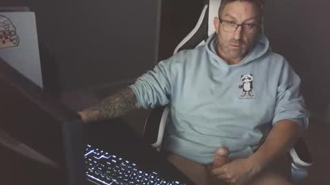 Snapshot of newevo chatting on October 21, 2025, 3:29 am newevo online show from October 21, 2025, 3:29 am