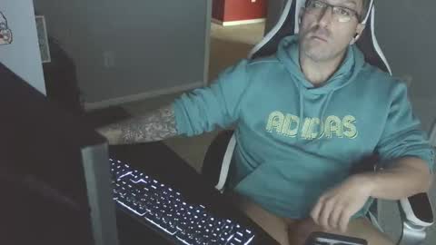 Snapshot of newevo chatting on October 27, 2025, 6:23 pm newevo online show from October 27, 2025, 6:23 pm