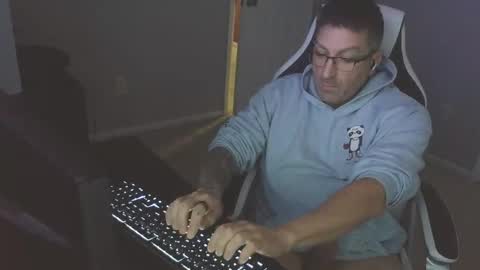 Snapshot of newevo chatting on November 2, 2025, 3:25 pm newevo online show from November 2, 2025, 3:25 pm