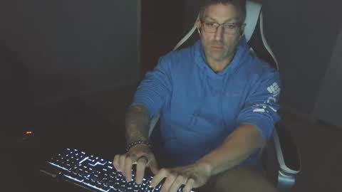 Snapshot of newevo chatting on November 27, 2025, 12:24 am newevo online show from November 27, 2025, 12:24 am