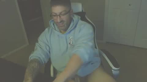 Snapshot of newevo chatting on February 3, 2026, 2:55 pm newevo online show from February 3, 2026, 2:55 pm