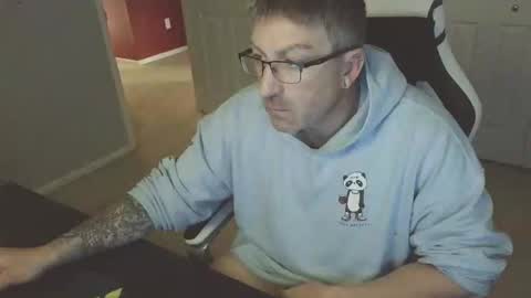 Snapshot of newevo chatting on February 16, 2026, 3:41 pm newevo online show from February 16, 2026, 3:41 pm