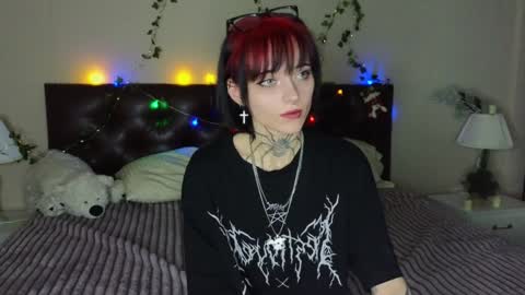 Snapshot of neya_lette chatting on December 24, 2024, 9:28 am Kira online show from December 24, 2024, 9:28 am