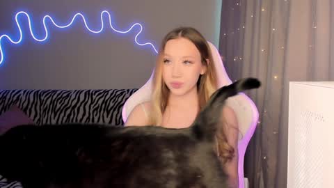 Mina online show from January 24, 2025, 10:32 am