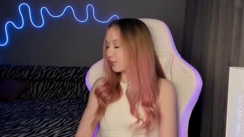 Mina online show from February 20, 2025, 2:46 pm