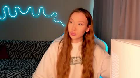 Mina online show from September 29, 2025, 12:21 pm