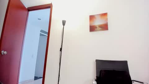 laura  online show from November 11, 2025, 5:57 pm