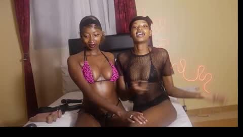 Snapshot of nia_bell chatting on November 22, 2025, 2:43 am kikiNiaAria online show from November 22, 2025, 2:43 am