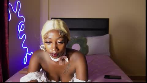 Snapshot of nia_bell chatting on February 22, 2026, 4:02 am kikiNiaAria online show from February 22, 2026, 4:02 am