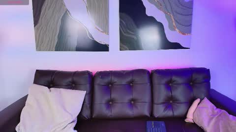 Nia Blum online show from November 19, 2025, 3:17 am