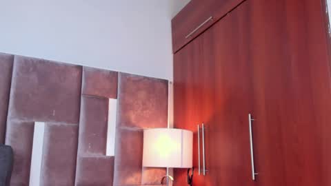 Nia online show from April 7, 2026, 1:44 pm