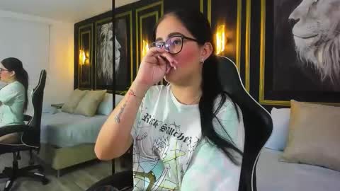 Snapshot of nia_may chatting on October 24, 2025, 2:57 pm N I A online show from October 24, 2025, 2:57 pm