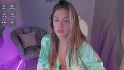 Snapshot of niaevans_x chatting on December 11, 2024, 8:28 pm Nia online show from December 11, 2024, 8:28 pm