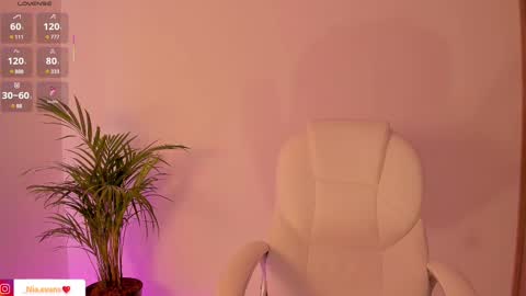 Snapshot of niaevans_x chatting on February 26, 2025, 12:58 pm Nia online show from February 26, 2025, 12:58 pm