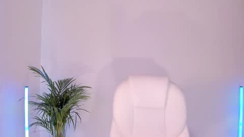 Snapshot of niaevans_x chatting on March 8, 2025, 5:43 pm Nia online show from March 8, 2025, 5:43 pm