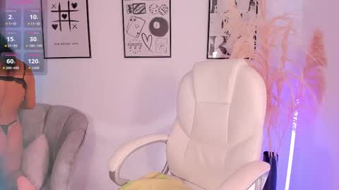 Snapshot of niaevans_x chatting on September 17, 2025, 12:51 pm Nia online show from September 17, 2025, 12:51 pm