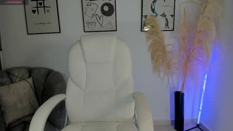 Snapshot of niaevans_x chatting on October 3, 2025, 1:08 pm Nia online show from October 3, 2025, 1:08 pm