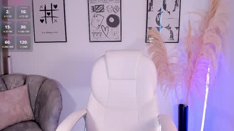 Snapshot of niaevans_x chatting on October 6, 2025, 1:30 pm Nia online show from October 6, 2025, 1:30 pm