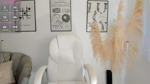 Snapshot of niaevans_x chatting on October 14, 2025, 1:01 pm Nia online show from October 14, 2025, 1:01 pm