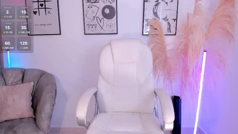 Snapshot of niaevans_x chatting on October 15, 2025, 1:33 pm Nia online show from October 15, 2025, 1:33 pm