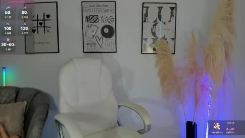 Snapshot of niaevans_x chatting on October 16, 2025, 1:01 pm Nia online show from October 16, 2025, 1:01 pm