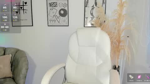 Snapshot of niaevans_x chatting on October 20, 2025, 1:00 pm Nia online show from October 20, 2025, 1:00 pm