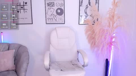 Snapshot of niaevans_x chatting on October 22, 2025, 1:00 pm Nia online show from October 22, 2025, 1:00 pm