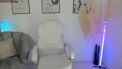 Snapshot of niaevans_x chatting on November 6, 2025, 2:07 pm Nia online show from November 6, 2025, 2:07 pm