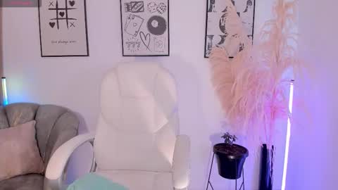 Snapshot of niaevans_x chatting on November 11, 2025, 1:22 pm Nia online show from November 11, 2025, 1:22 pm