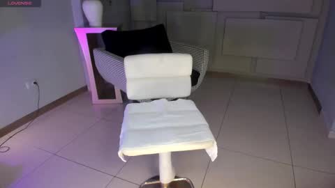 Snapshot of niaholland chatting on December 13, 2025, 8:04 pm SQUIRTER DOLL online show from December 13, 2025, 8:04 pm