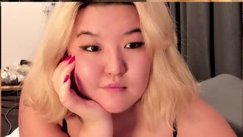 Snapshot of niatonoori chatting on December 4, 2025, 11:08 am Kim online show from December 4, 2025, 11:08 am