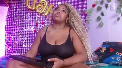 Snapshot of niawk_ chatting on September 25, 2025, 1:37 pm Niawk online show from September 25, 2025, 1:37 pm