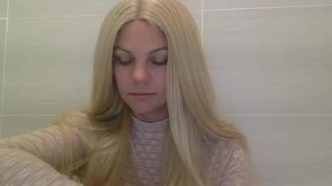 Snapshot of nicecolddrink2 chatting on October 26, 2025, 10:43 am Amber online show from October 26, 2025, 10:43 am