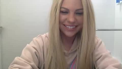 Snapshot of nicecolddrink2 chatting on February 28, 2026, 3:18 am Amber online show from February 28, 2026, 3:18 am