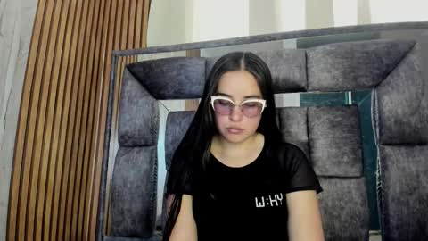 Luna online show from November 25, 2025, 5:35 pm