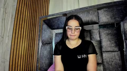 Luna online show from December 17, 2025, 12:49 am