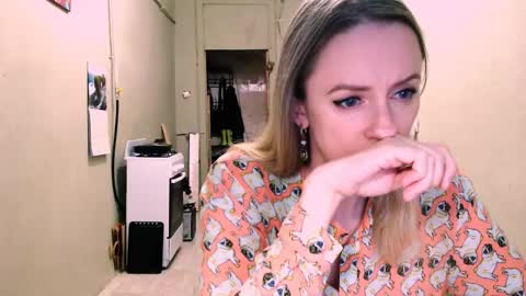 Kathrine online show from May 28, 2026, 3:42 pm