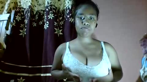 Snapshot of nicelly01 chatting on April 9, 2026, 12:32 pm nicelly01 online show from April 9, 2026, 12:32 pm