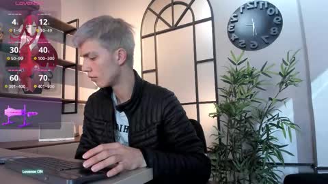 Snapshot of nick_torn chatting on October 13, 2025, 12:16 pm Nick online show from October 13, 2025, 12:16 pm