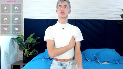 Snapshot of nick_torn chatting on October 17, 2025, 11:46 am Nick online show from October 17, 2025, 11:46 am