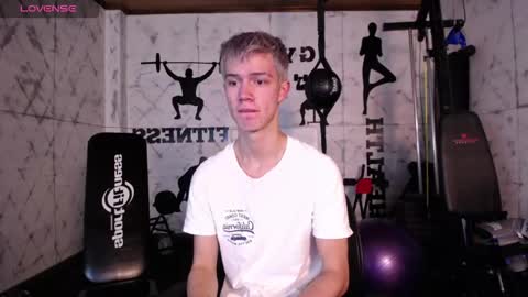 Snapshot of nick_torn chatting on October 20, 2025, 12:05 pm Nick online show from October 20, 2025, 12:05 pm