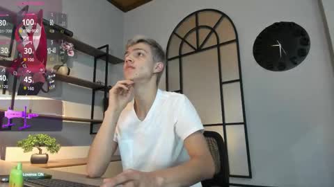 Snapshot of nick_torn chatting on October 22, 2025, 12:05 pm Nick online show from October 22, 2025, 12:05 pm