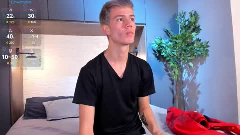 Snapshot of nick_torn chatting on October 23, 2025, 12:15 pm Nick online show from October 23, 2025, 12:15 pm