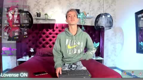 Snapshot of nick_torn chatting on November 6, 2025, 12:28 pm Nick online show from November 6, 2025, 12:28 pm