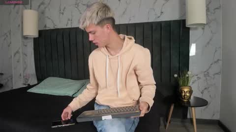 Snapshot of nick_torn chatting on November 8, 2025, 11:43 am Nick online show from November 8, 2025, 11:43 am