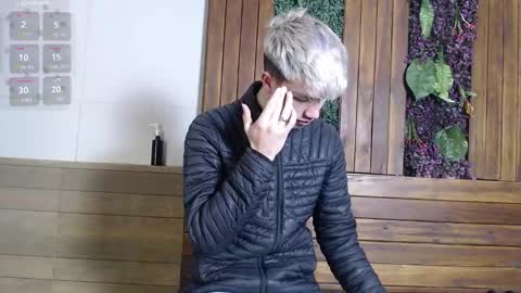 Snapshot of nick_torn chatting on November 11, 2025, 12:05 pm Nick online show from November 11, 2025, 12:05 pm