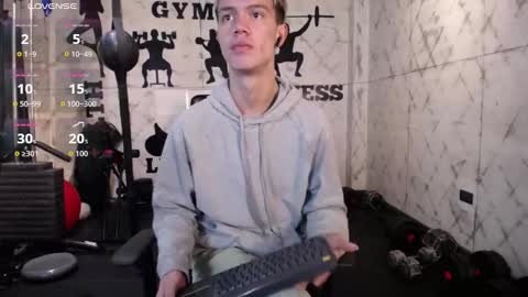 Snapshot of nick_torn chatting on November 16, 2025, 12:33 pm Nick online show from November 16, 2025, 12:33 pm