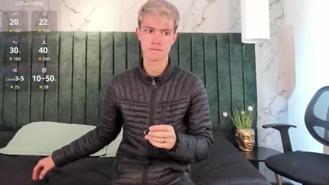 Snapshot of nick_torn chatting on November 17, 2025, 11:49 am Nick online show from November 17, 2025, 11:49 am