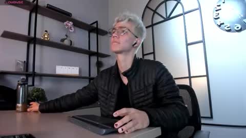 Snapshot of nick_torn chatting on November 28, 2025, 1:25 pm Nick online show from November 28, 2025, 1:25 pm